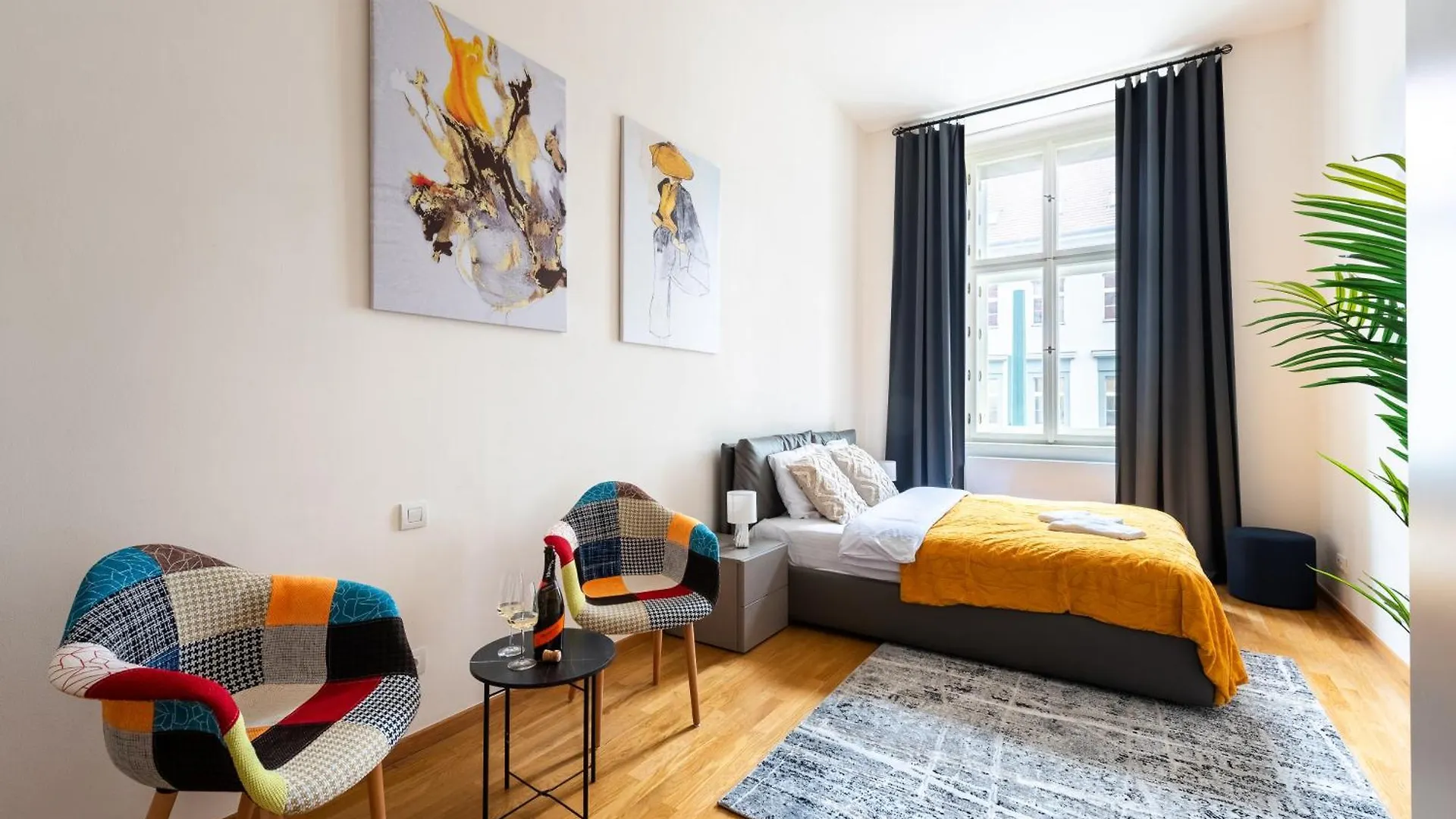 Spacious 3-Bedrooms Apartment Near Karlin Square Praga